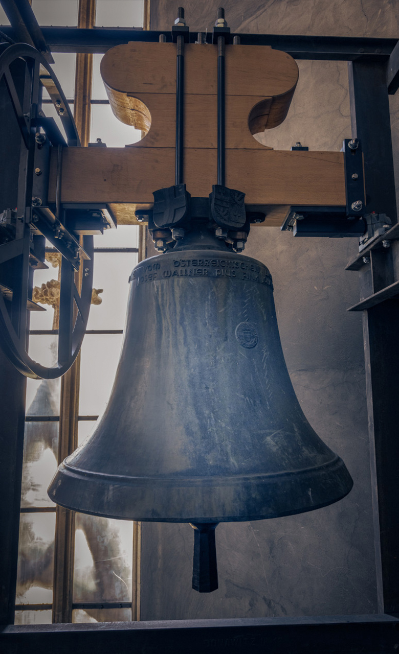 A photograph of the ‘St. Leonard’ bell.