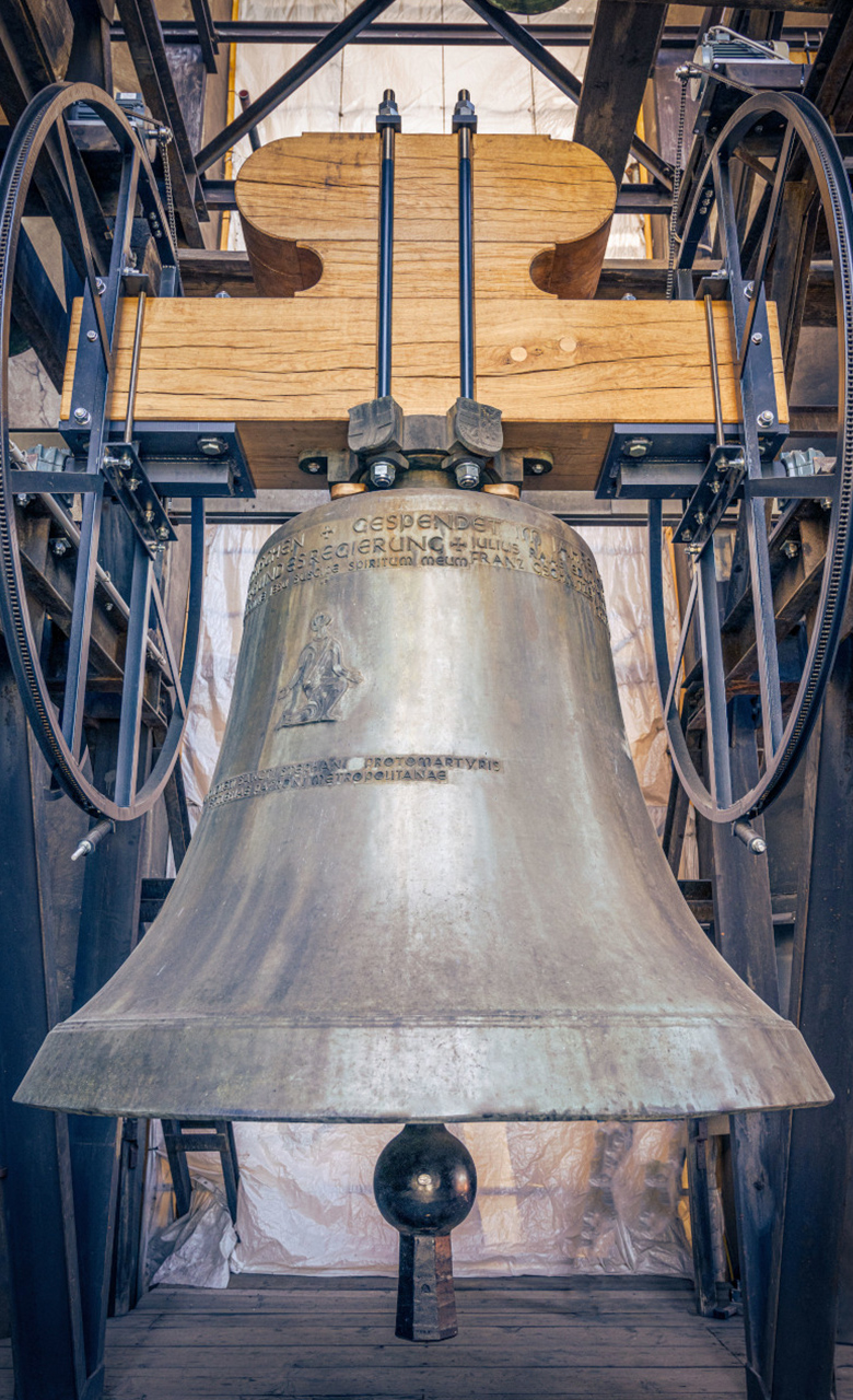 A photograph of the ‘St. Stephen’ bell.