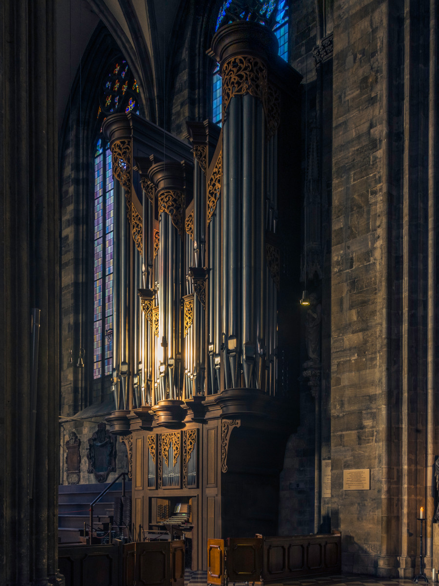 Eine Fotografie der Chororgel.