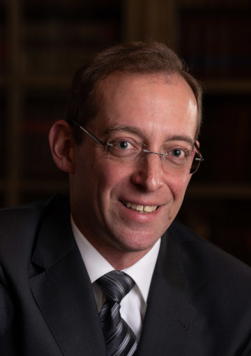 Ein Portraitfoto von Domorganist Ernst Wally.