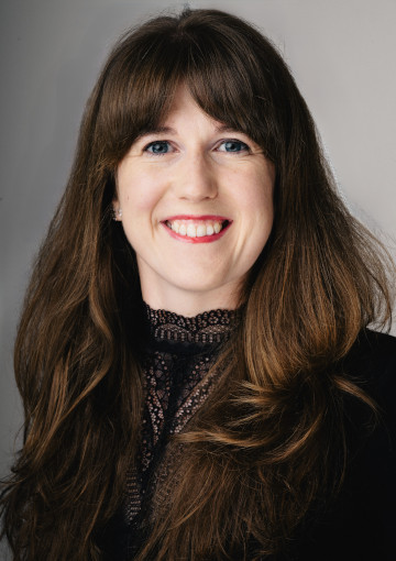 Eine Portraitfoto von Brigitte Wurzer.